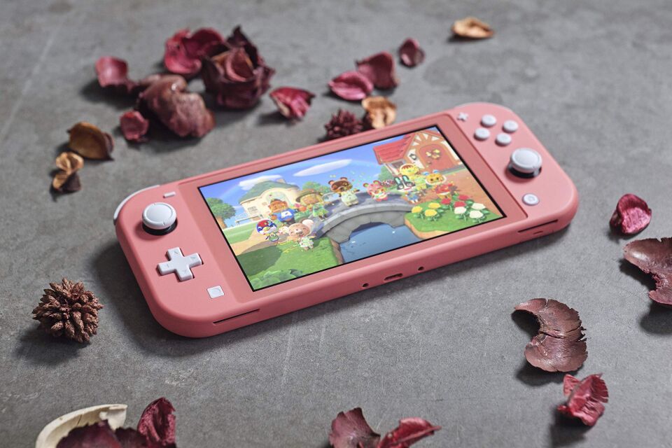 NİNTENDO SWİTCH LİTE ANIMAL CROSSING OYUN KONSOLU OYUNSUZ PAKET (İthalatçı Garantili)
